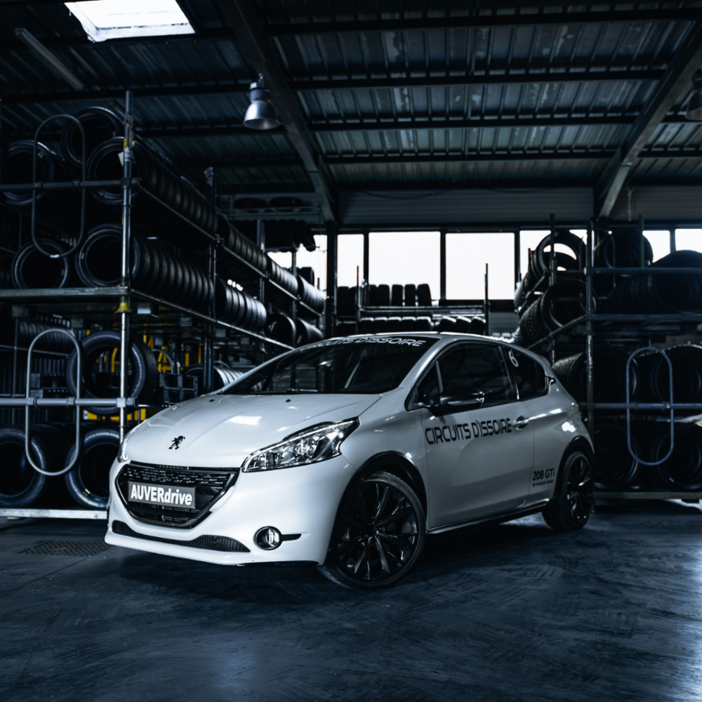 Stage de pilotage 208 GTi sur le circuit d'Issoire